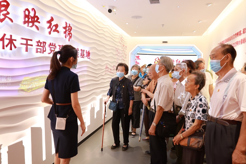 人妻-人妻多人
离退休党支部开展主题党日活动.jpg