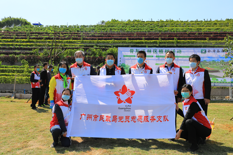 人妻-人妻多人
党员志愿者积极参与义务植树活动.png