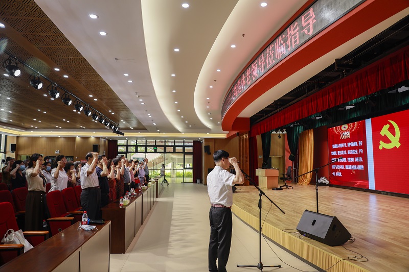 人妻-人妻多人
组织机关离退休党员参观市第二老人院和七一活动.jpg